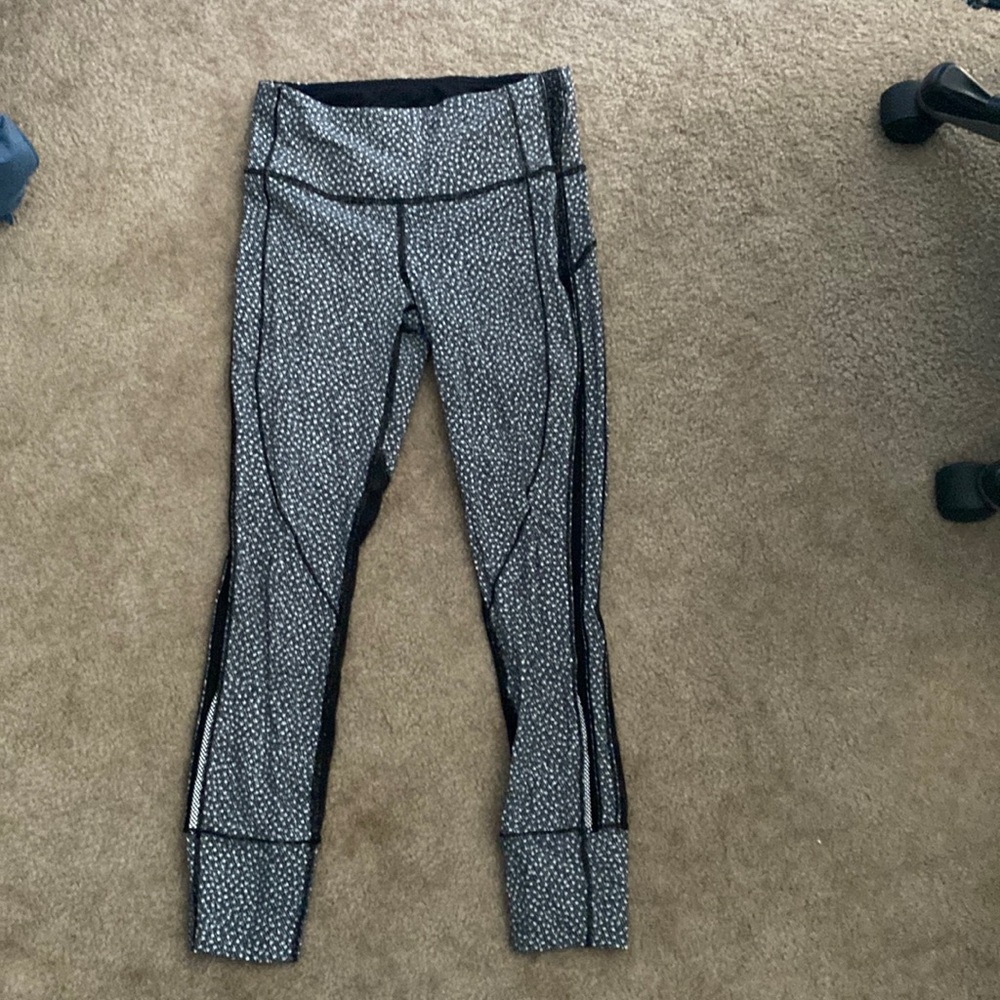 Lululemon tight size 4 work one time mesh on the back legs
